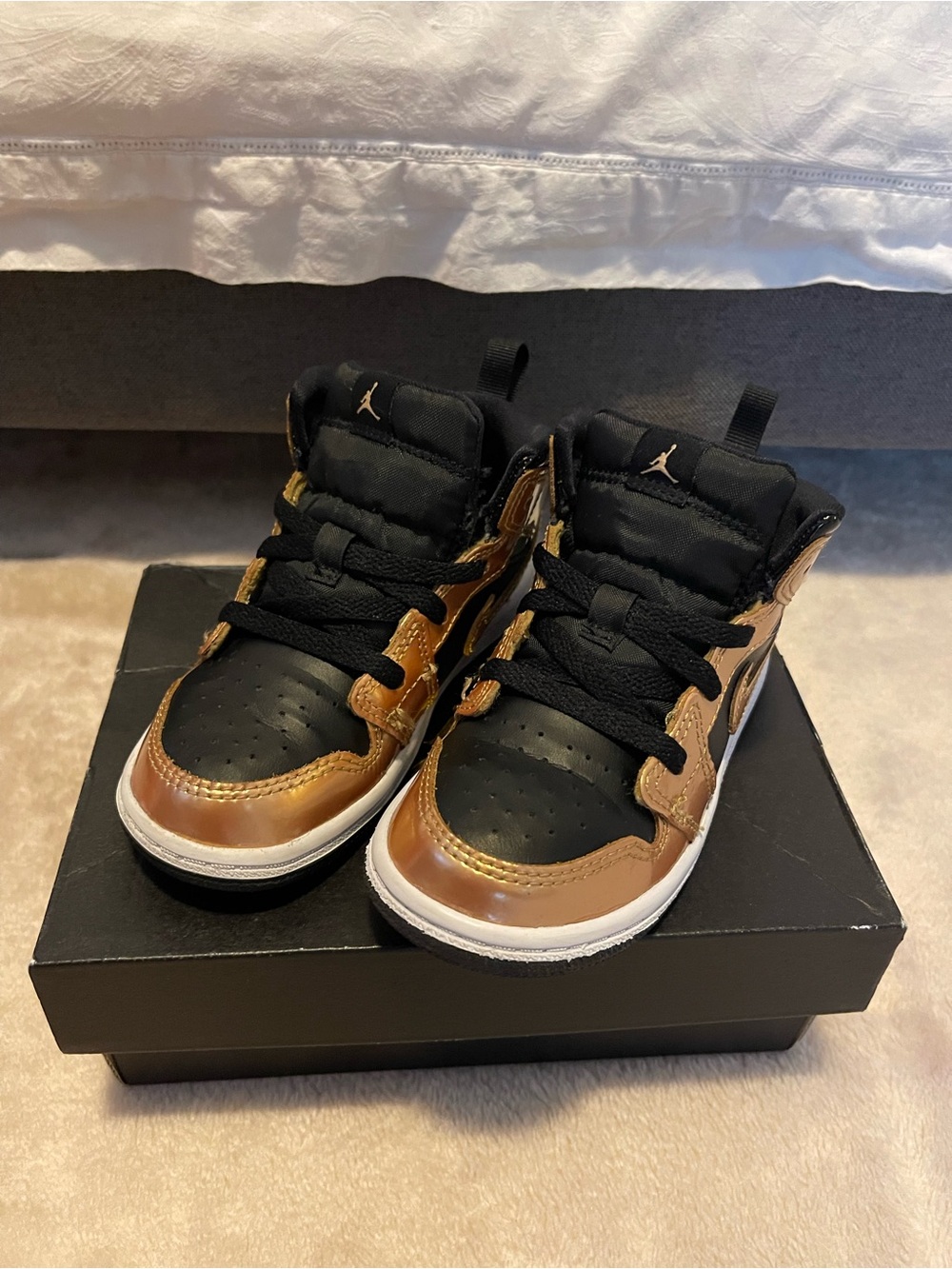 -HARD TO FIND- JORDAN 1 MiD SE (TD)Black/Metallic-White Toddler size 9C